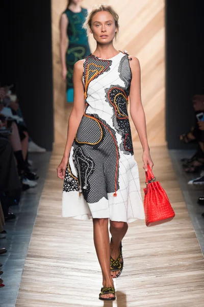 Look 27